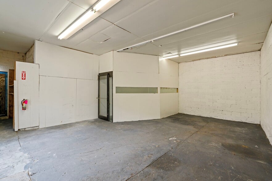 More Photos Of 4928 Marlboro Pike, Capitol Heights General Retail For Lease