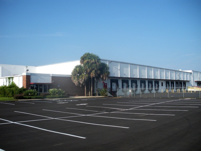 More Photos Of 2002 Directors Row, Orlando Warehouse For Lease