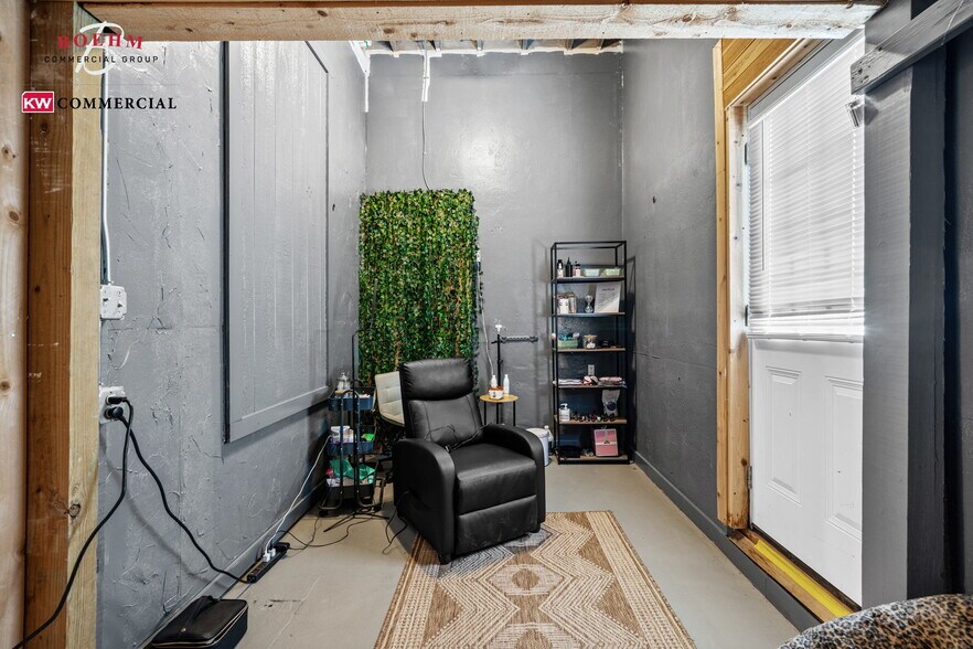 More Photos Of 23699-23737 W US Highway 290, Harper Storefront For Sale