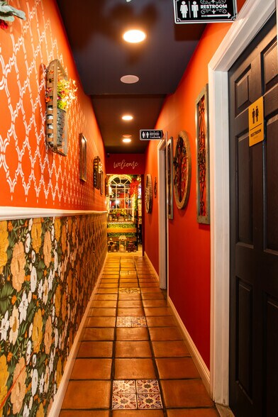 More Photos Of 429 W Arbor Vitae St, Inglewood Restaurant For Sale