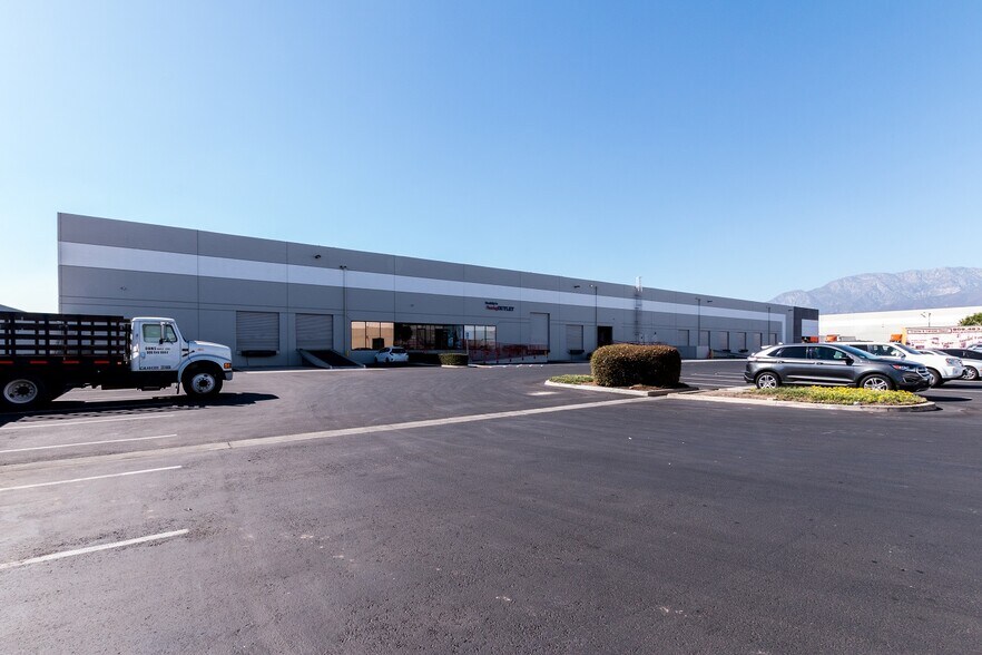 More Photos Of 3002-3072 E Inland Empire Blvd, Ontario Unknown For Lease