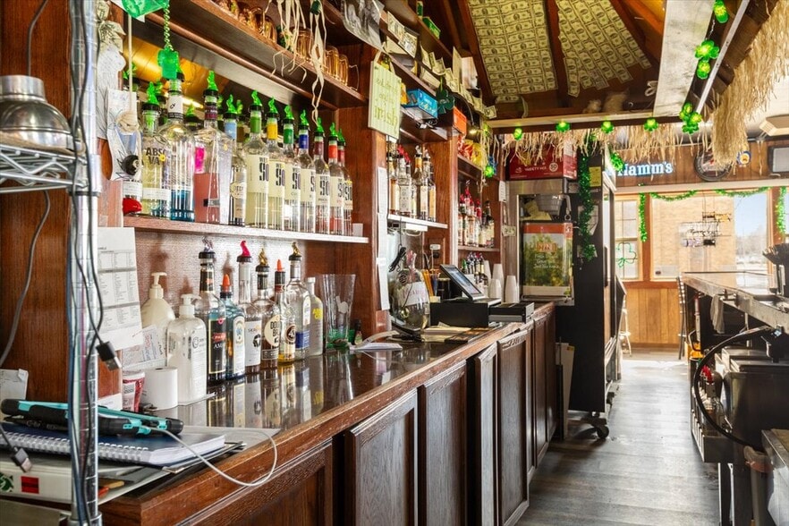 More Photos Of 1034 8th St, Onawa Bar For Sale