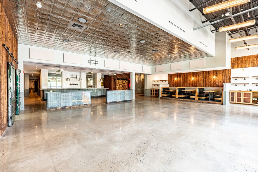 More Photos Of 1581-1593 Main St, Warrington Unknown For Lease