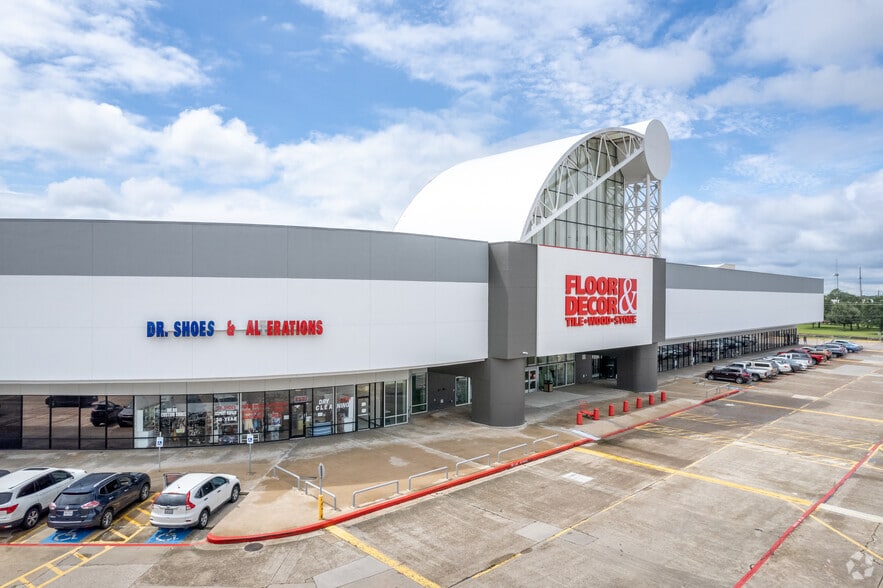 More Photos Of 20730-20814 Gulf Fwy, Webster Unknown For Lease