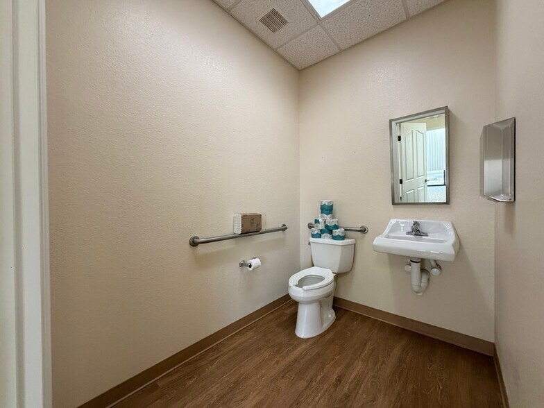 More Photos Of 3107 Medical Way, Sebring Office For Lease