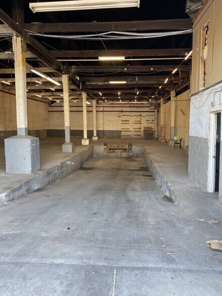 More Photos Of 84 18th St, Brooklyn Warehouse For Lease