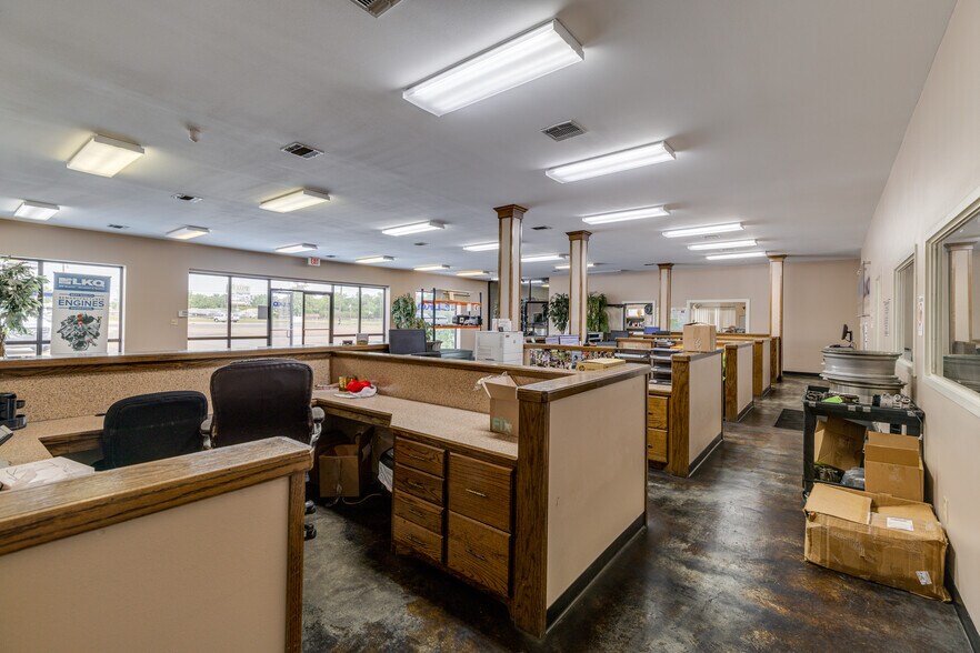 More Photos Of 208 Franklin Dr, West Monroe Distribution For Sale