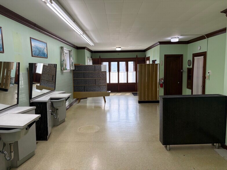 More Photos Of 1031 Columbus Ave, Sandusky Flex For Sale