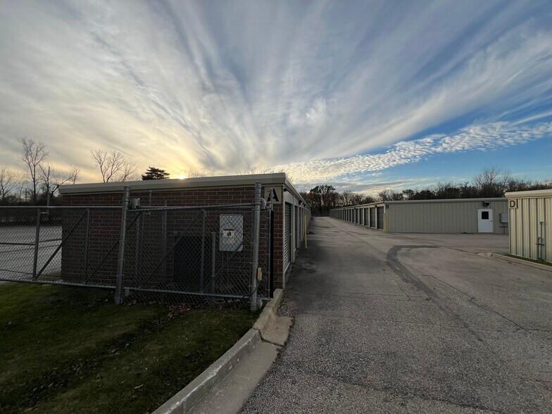 More Photos Of 305 Front St, Mchenry Self Storage For Sale