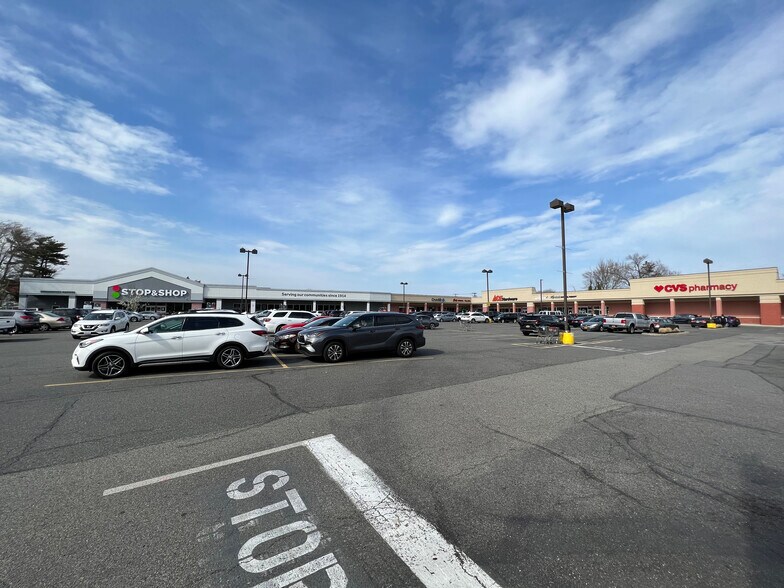 More Photos Of 905-951 Atlantic Ave, Baldwin Unknown For Lease