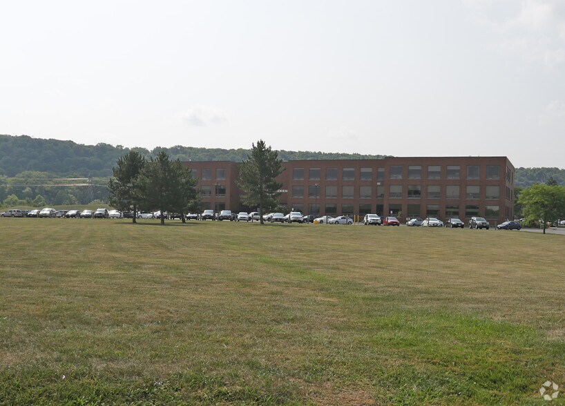 More Photos Of 509 Glendale Av, Niagara On The Lake Office For Lease