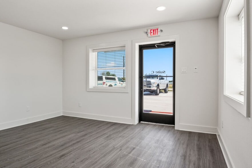 More Photos Of 2036 Seaborn Road Building 3 Suite A, Ponder Warehouse For Lease