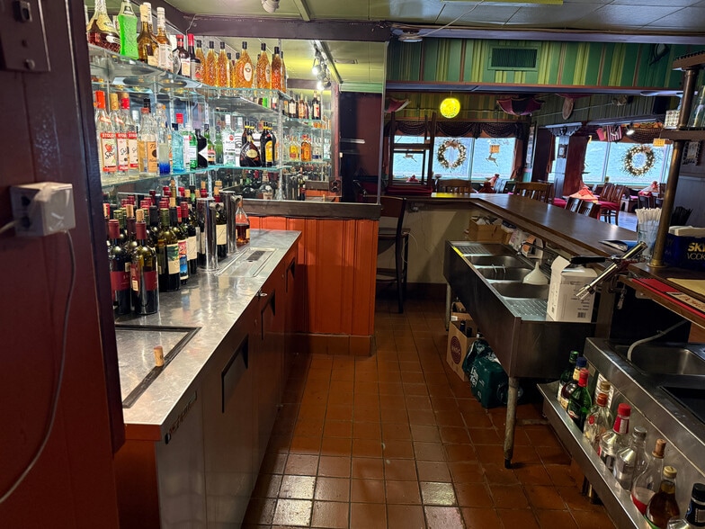 More Photos Of 545 W 9 Mile Rd, Ferndale Restaurant For Sale