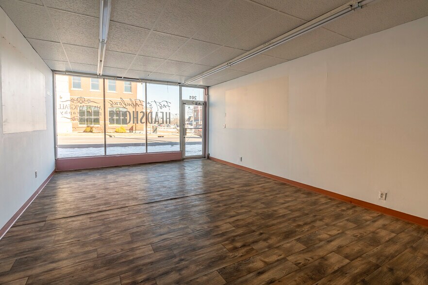 More Photos Of 300 S Illinois Ave, Carbondale Storefront Retail Office For Sale