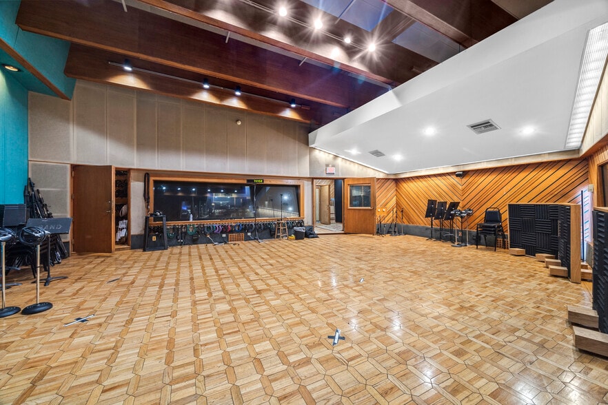 More Photos Of 1033 16th Ave S, Nashville Office For Sale