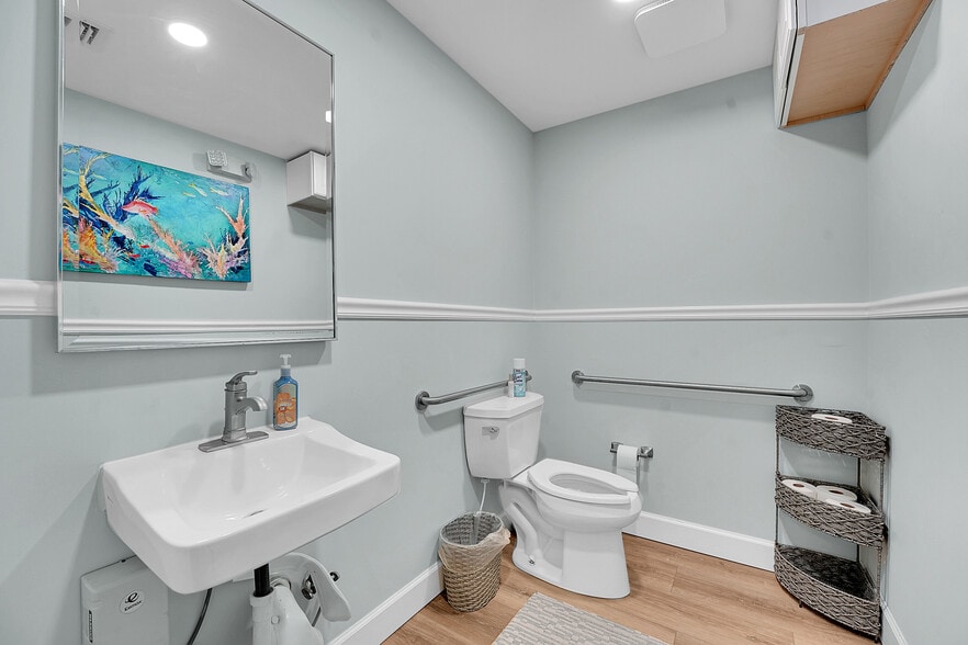 More Photos Of 101 SE Martin Luther King Jr Blvd, Stuart Office For Sale