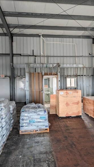 More Photos Of 73-4465 Paoo St, Kailua Kona Warehouse For Sale
