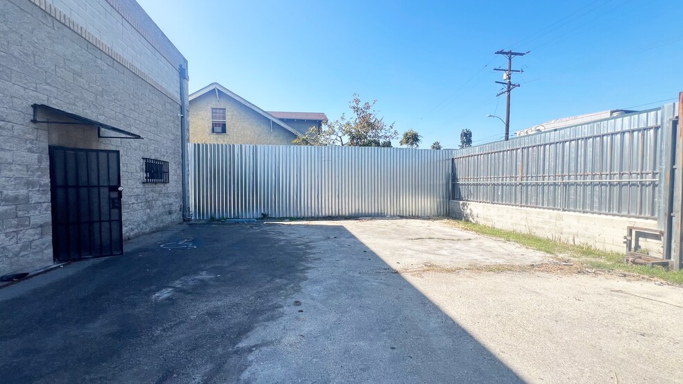 More Photos Of 1204 E 58th Dr, Los Angeles Warehouse For Sale