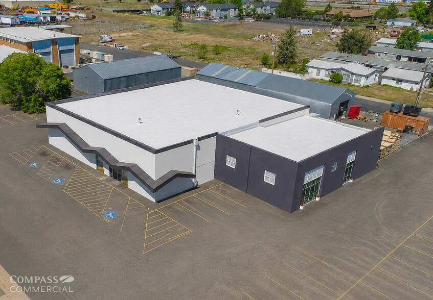 Primary Photo Of 798 NW 5th St, Redmond Storefront For Sale