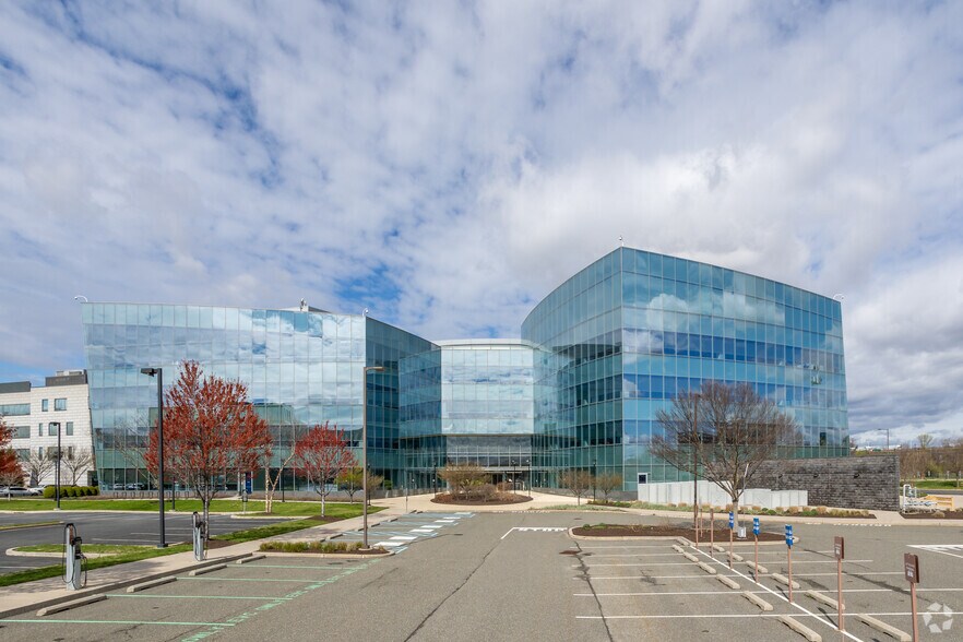 More Photos Of 5 Crescent Dr, Philadelphia Office For Lease