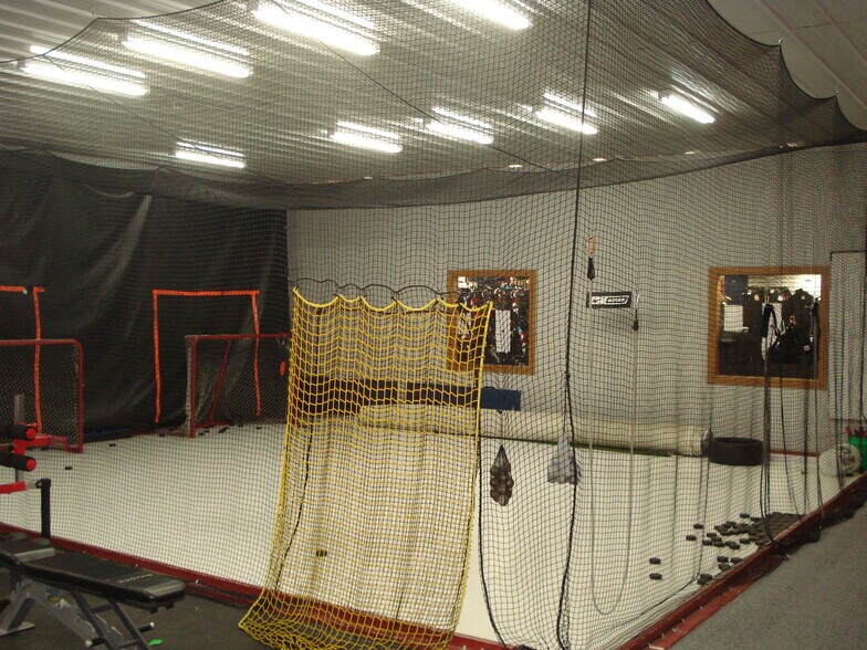 More Photos Of 1830 Webster St, Hudson Freestanding For Lease