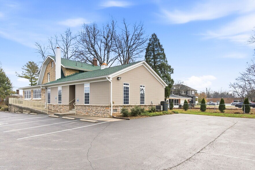 More Photos Of 3208 College Dr, Louisville Office For Sale