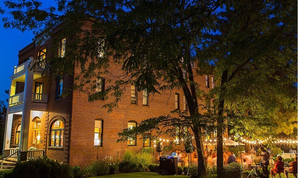 More Photos Of 40 SE Heimrich St, Dufur Hotel For Sale
