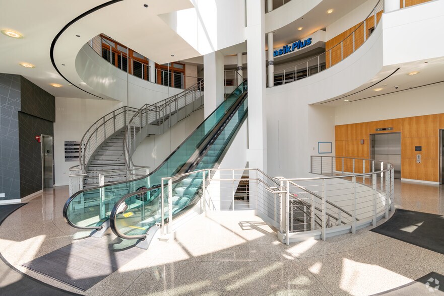 More Photos Of 915-939 W North Ave, Chicago Office For Sale