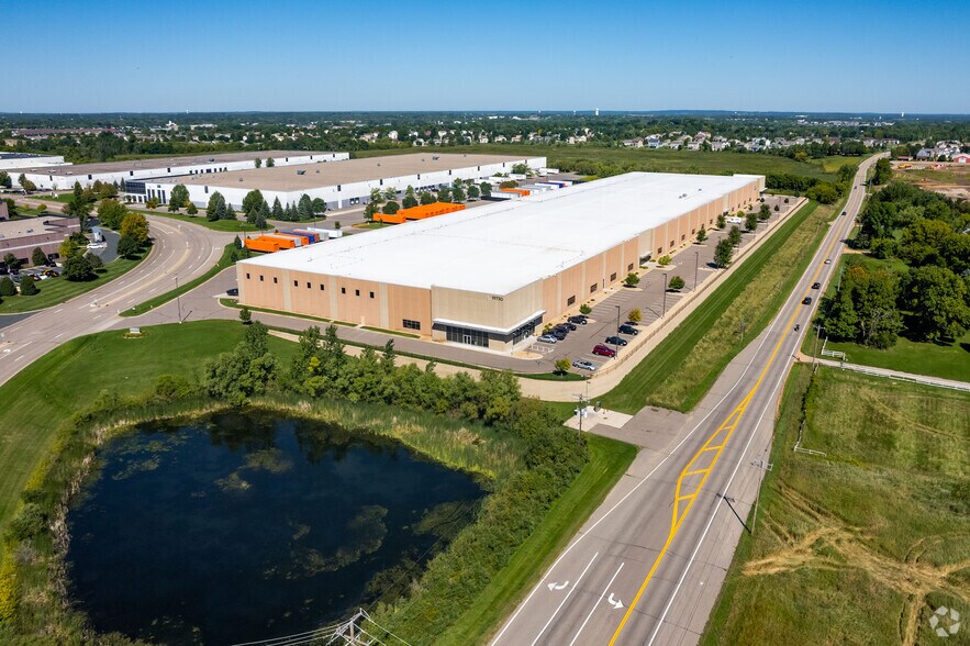 More Photos Of 19730 S Diamond Lake Rd, Rogers Distribution For Lease