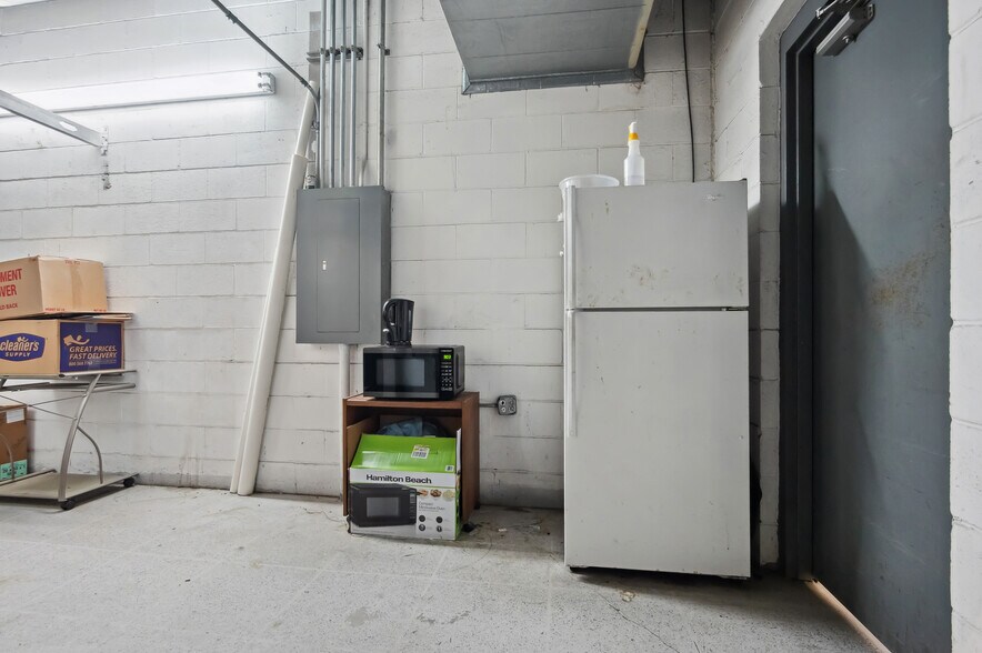 More Photos Of 4314 Henderson Dr, Jacksonville Freestanding For Sale