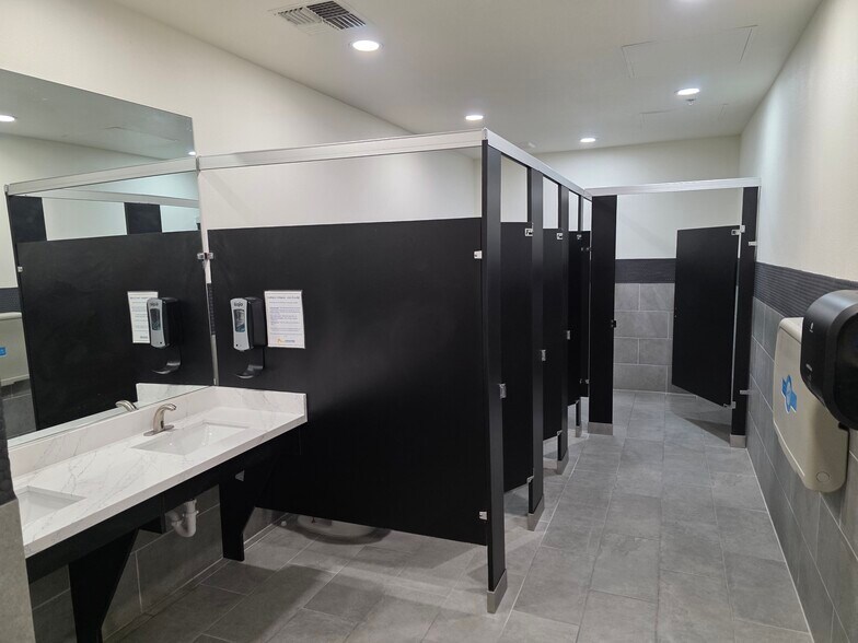 More Photos Of 9525 Hillwood Dr, Las Vegas Office For Lease