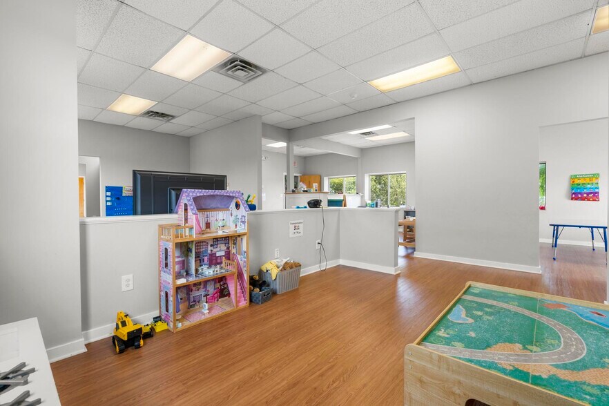 More Photos Of 151 Meadow St, Branford Storefront Retail Office For Lease