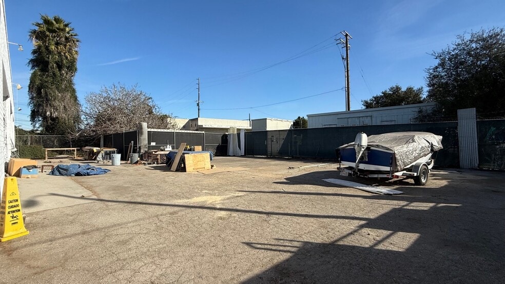 More Photos Of 4611 Exposition Blvd, Los Angeles Warehouse For Lease