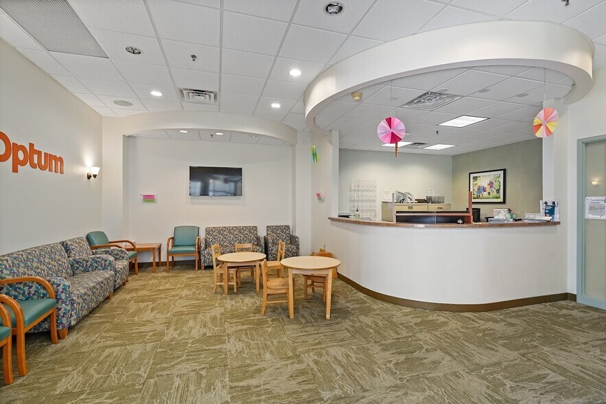 Primary Photo Of 192 Route 117 by Pass Rd, Bedford Hills Storefront For Lease