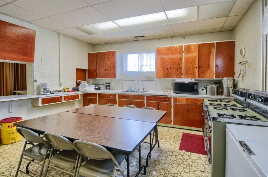 More Photos Of 3306 Lippincott Blvd, Burton Specialty For Sale