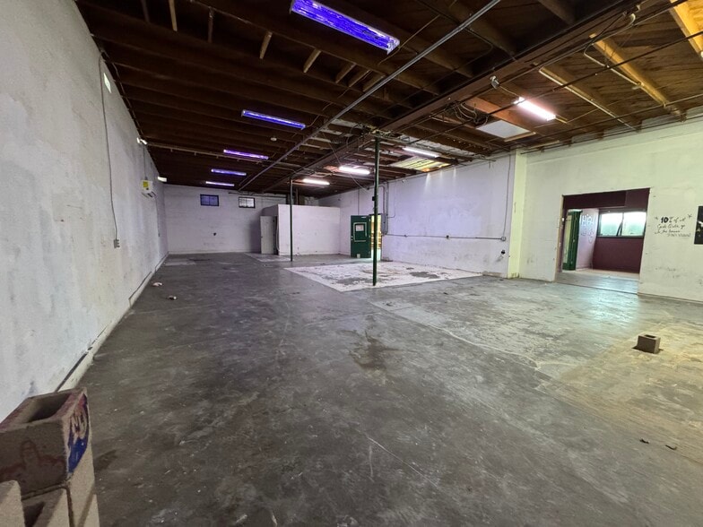 More Photos Of 4920 W Pico Blvd, Los Angeles Light Manufacturing For Lease