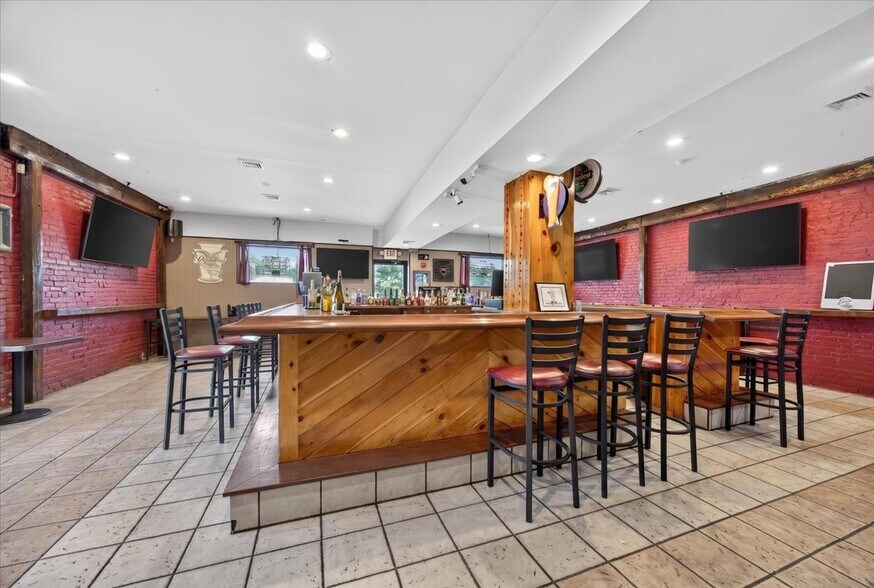More Photos Of 650-654 S Main St, Wilkes-Barre Bar For Sale
