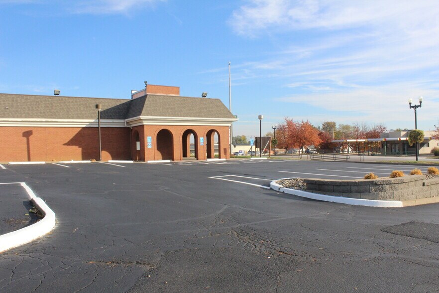 More Photos Of 311 S Main St, O'Fallon Office For Lease