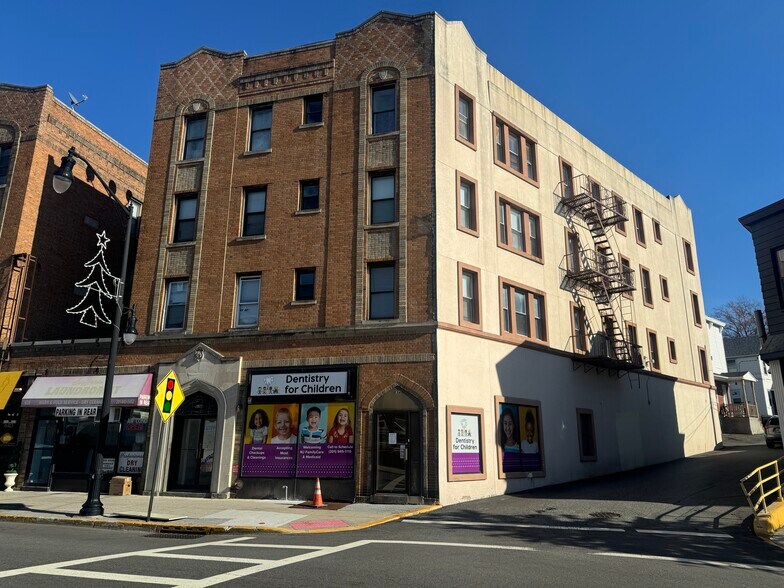 Primary Photo Of 634 Anderson Ave, Cliffside Park Office For Lease
