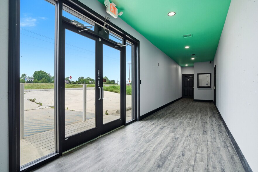 More Photos Of 1213 Culwell Dr, Warner Storefront For Sale