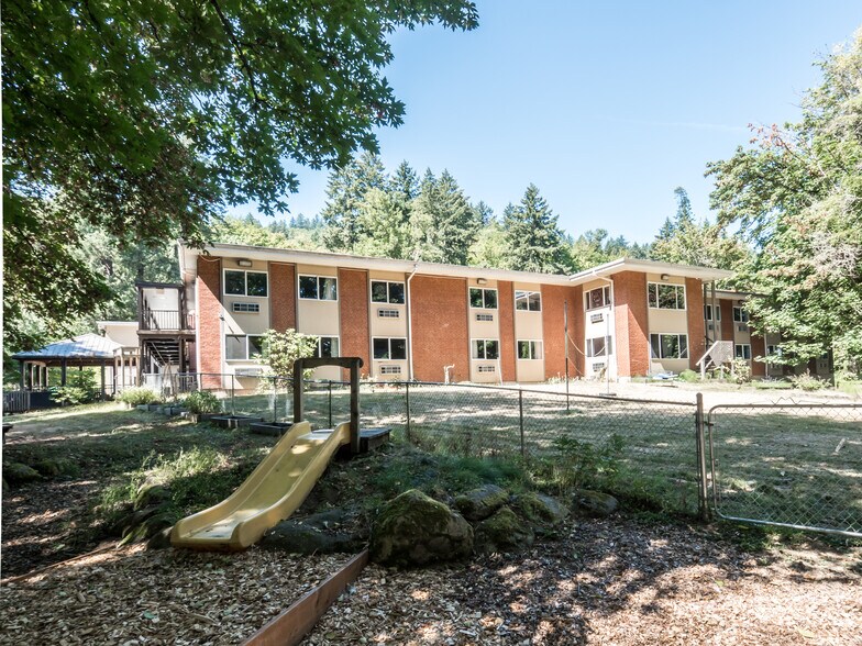 More Photos Of 2640 NW Alexandra Ave, Portland Specialty For Sale