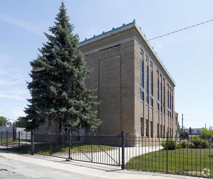 Primary Photo Of 3359 Ruckle St, Indianapolis Religious Facility For Sale