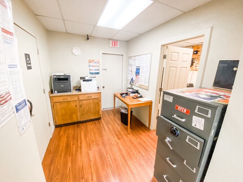 More Photos Of 3643 S Highway 92, Sierra Vista Office For Lease