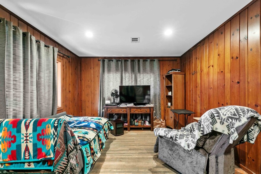 More Photos Of 7317 Clybourn Ave, Sun Valley Contractor Storage Yard For Sale