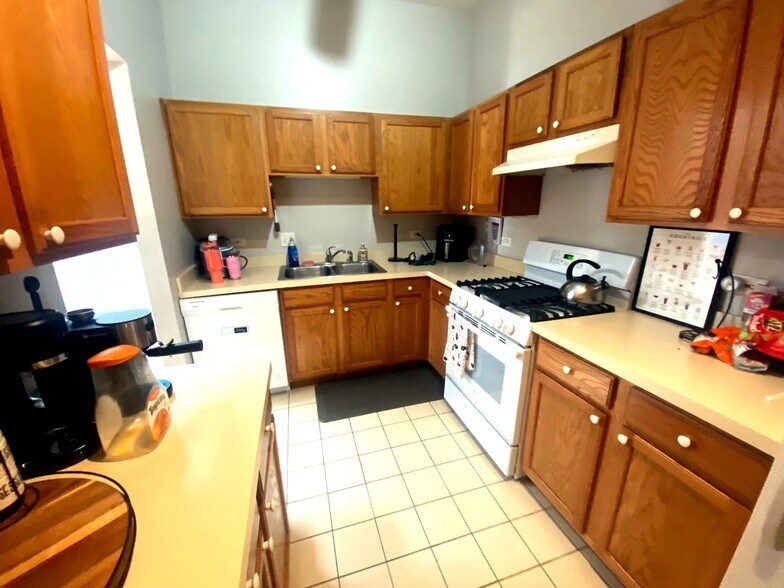 More Photos Of 1100-1106 S State St, Lockport Apartments For Sale