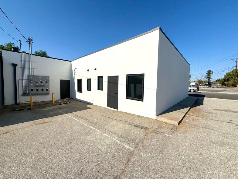 More Photos Of 215-219 E Las Tunas Dr, San Gabriel Storefront Retail Office For Lease