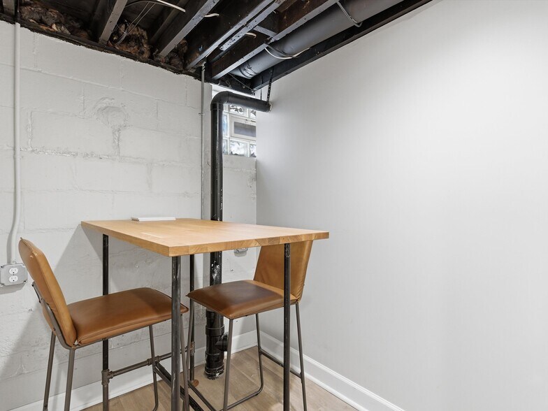 More Photos Of 928 E 11 Mile Rd, Royal Oak Serviced Offices For Lease