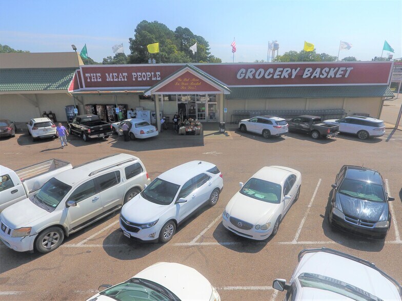 More Photos Of 1716-1770 Commerce St, Grenada Unknown For Lease