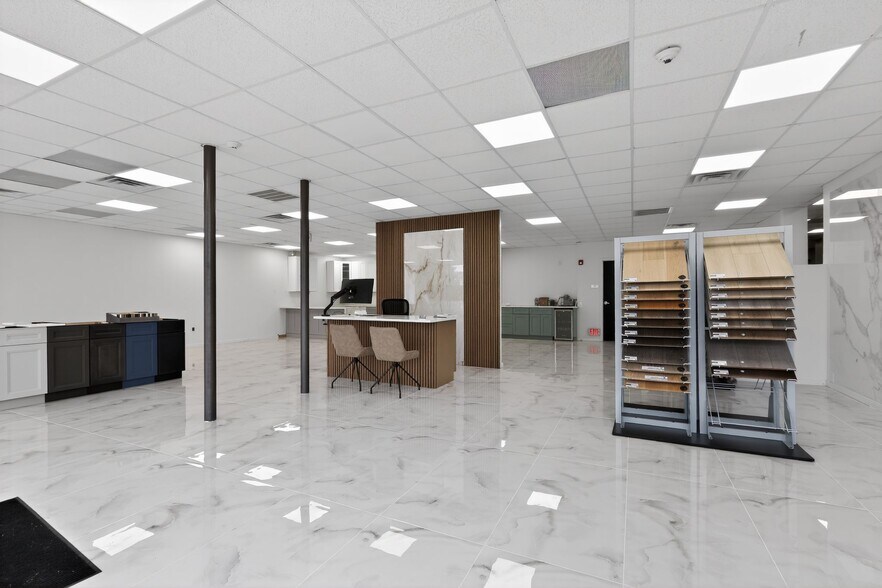More Photos Of 13 N York Rd, Willow Grove Freestanding For Lease