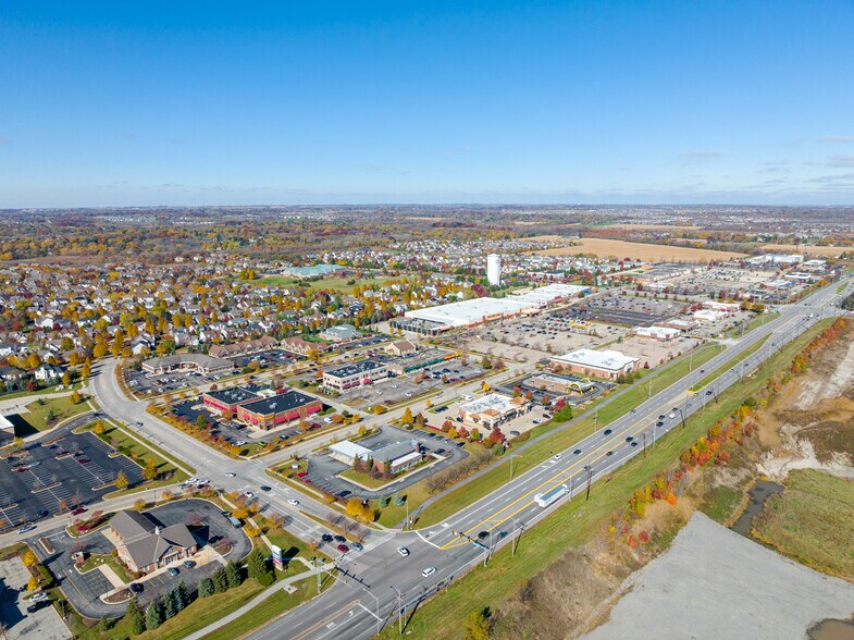 More Photos Of 474 Redington Dr, South Elgin Auto Dealership For Sale